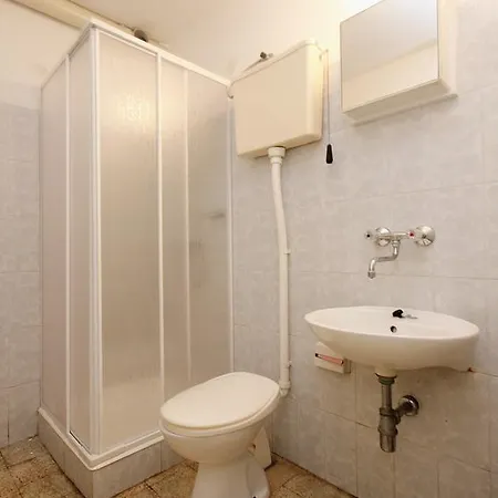 Studio 250b شقة *